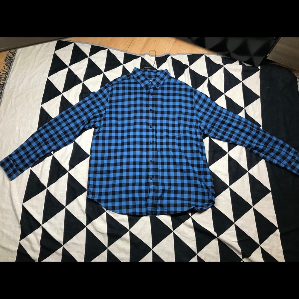 ⭕️ blue and black long sleeve button down flannel